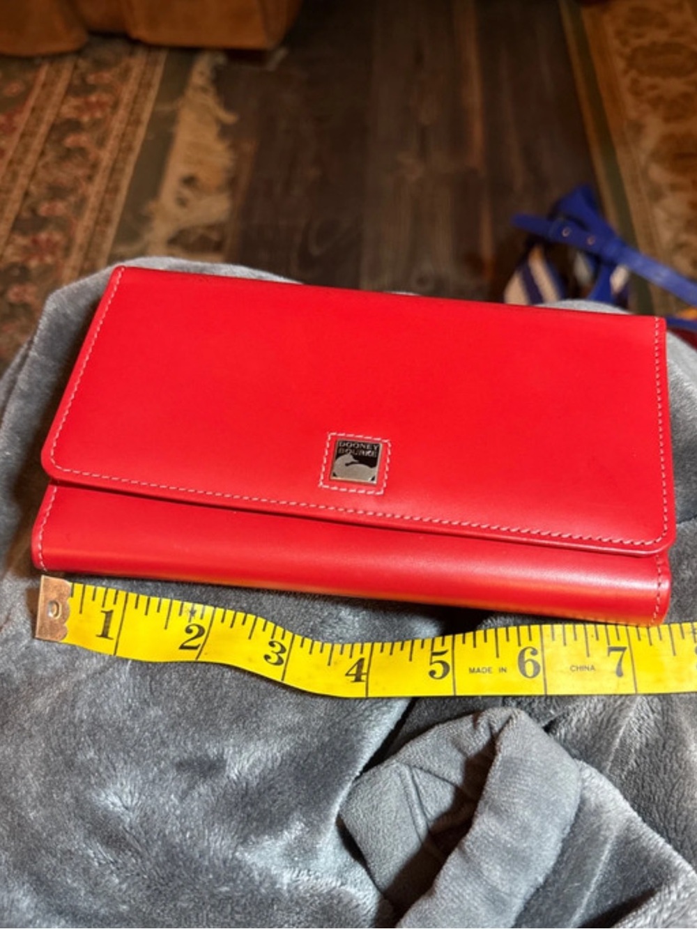 “Pre-Owned” DOONEY & BOURKE RED LEATHER 
TRI-FOLD WALLET.  Excellent Condition! - Picture 15 of 16